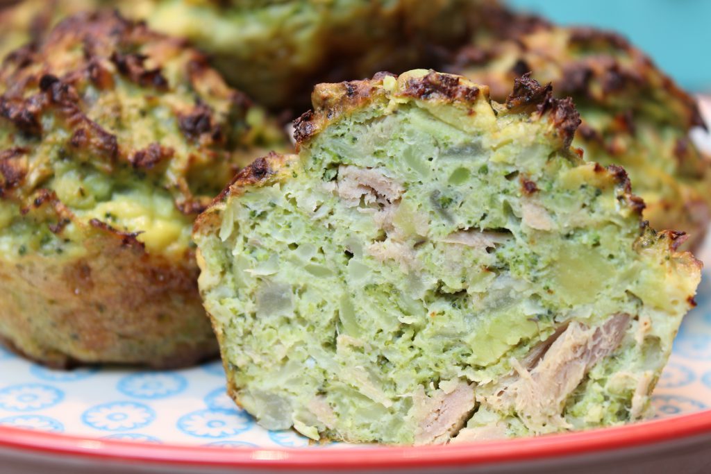 Thunfisch-Brokkoli-Muffins - Happy Carb Rezepte