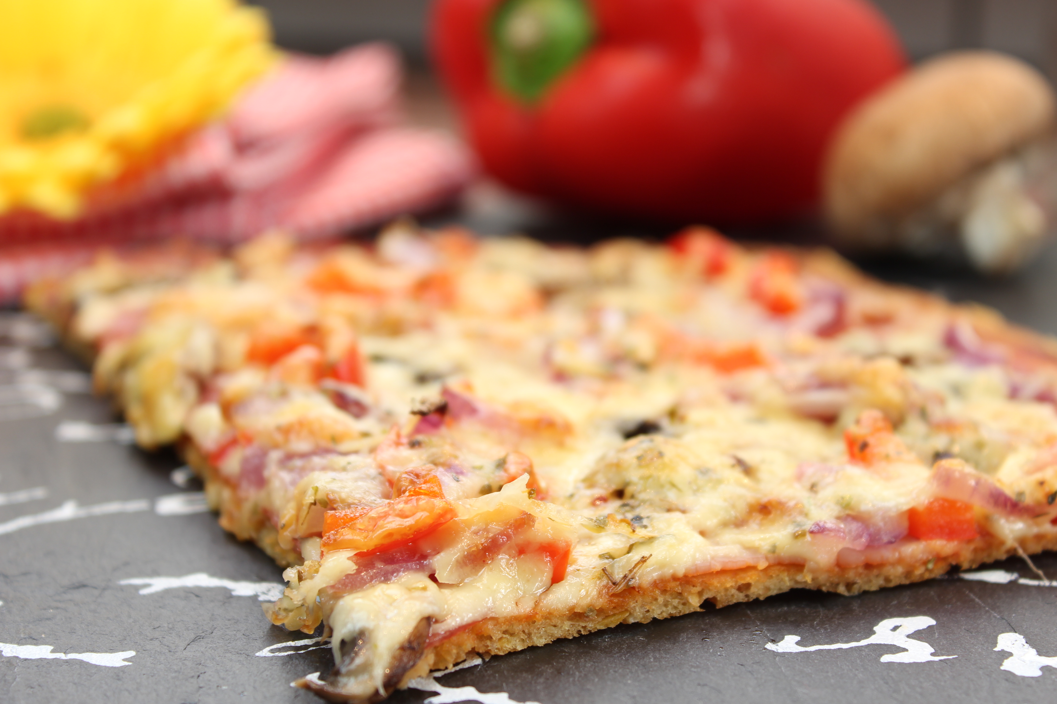 Low-Carb-Pizza! Die besten Rezepte ohne Mehl, gesund und lecker - Happy ...