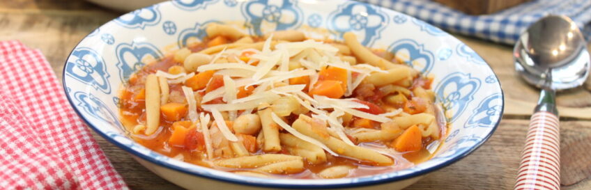 Pasta e fagioli – Italienischer Bohneneintopf mit Nudeln