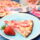 Süße Low Carb Erdbeer-Rhabarber-Pizza